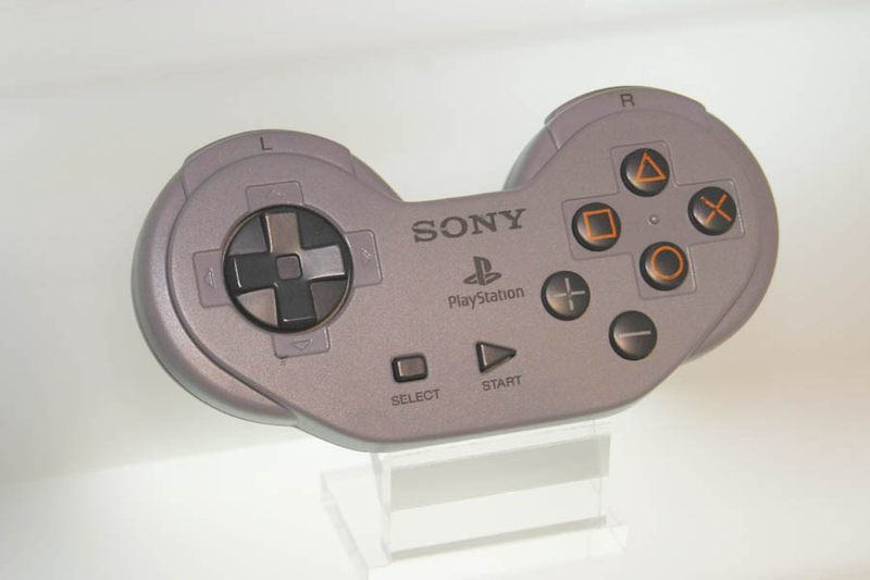 Illustration for article titled The Original PlayStation Controllers Looked Stupid (Thank God for Evolution!)
